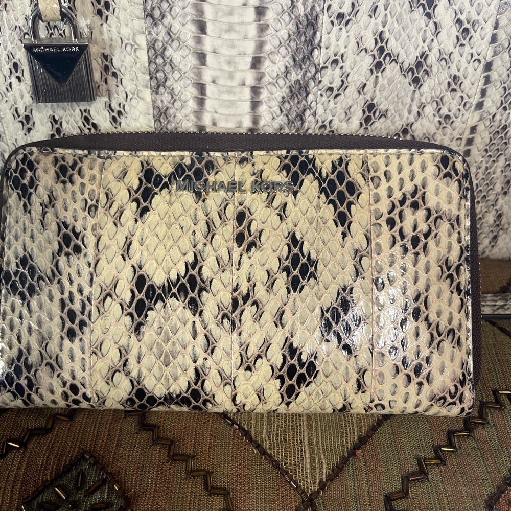 Michael Kors REAL Snakeskin Tote and Wallet Set - Picture 2 of 15